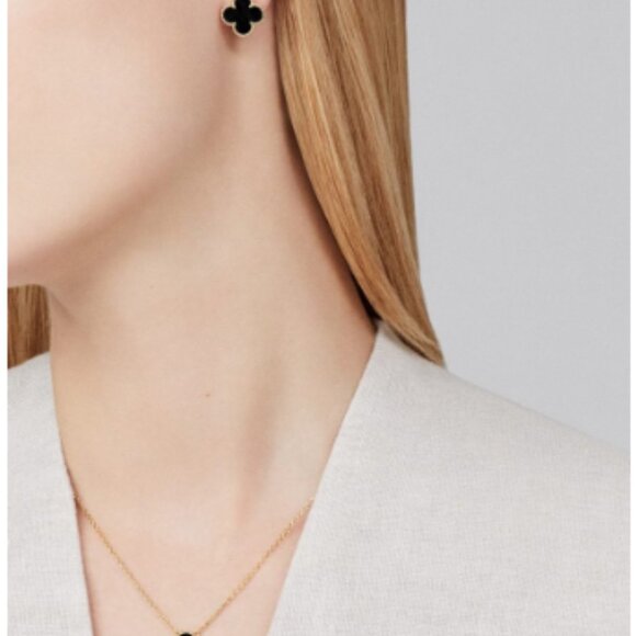 Van Cleef & Arpels black earrings come with a set of red earrings - Picture 6 of 9